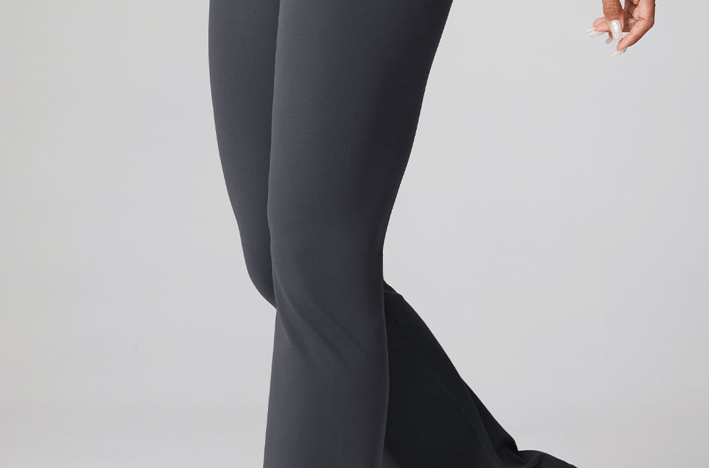 Women's Hugcurve No Front Seam Flare Leggings 31'' Graphite Grey
