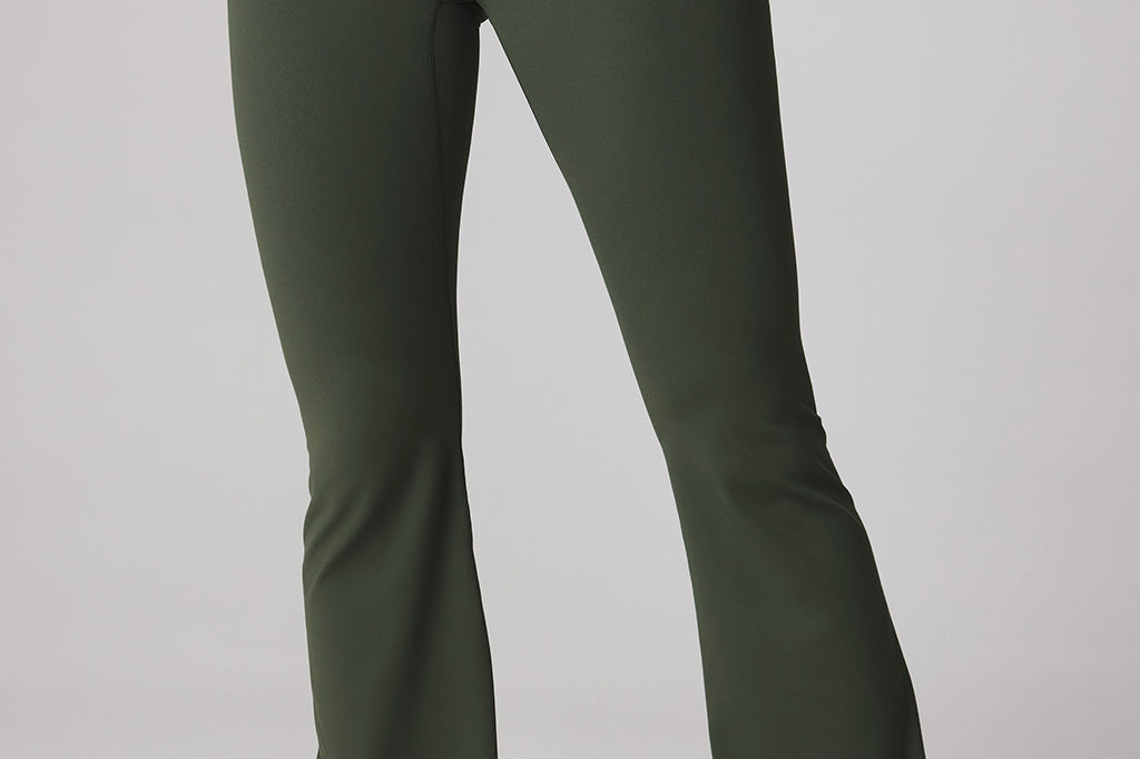 Women's Hugcurve No Front Seam Flare Leggings 31'' Aspen Olive